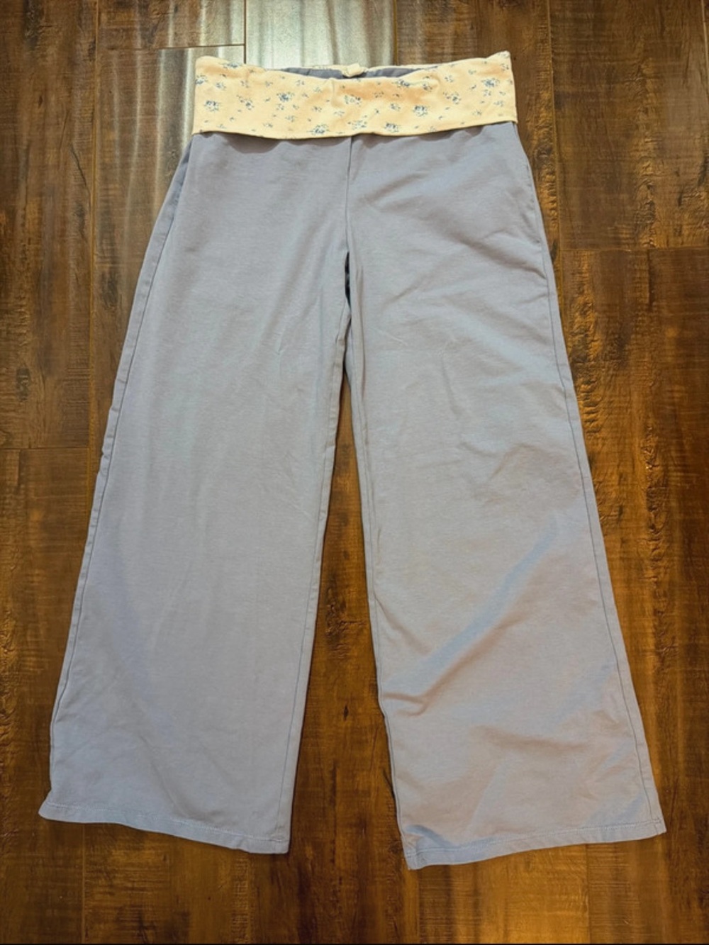 Girls' Light Blue Wide-Leg Leggings with Fold-Over Floral Waistband